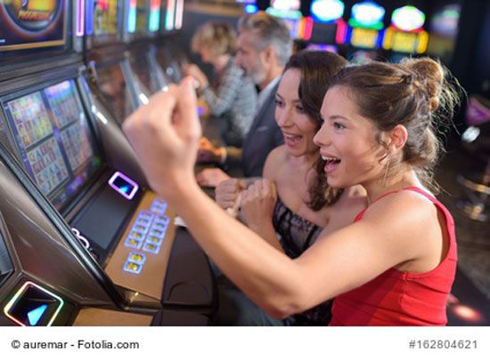 Winner at the slot |© auremar, Fotolia.com